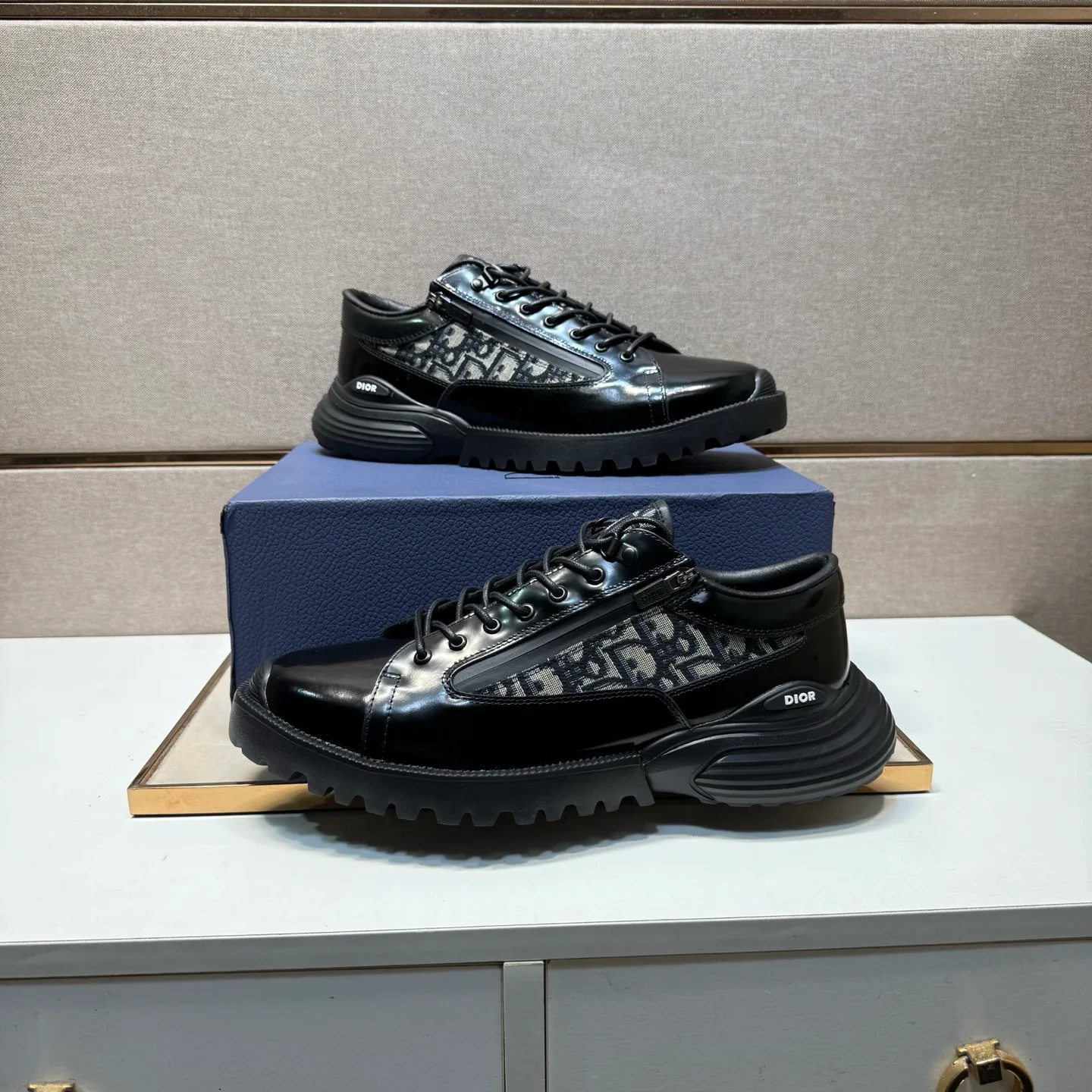 ⬛️Men's shoes 💰p560 [Dior~] Men's casual shoes 2025z cabinet sales simultaneously 🔶Size: 39-44 #️⃣ 🔷2 colors🔜The upper is made of multi-material splicing➕Genuine leather lining, comfortable and breathable, sole: original comfortable and wear-resistant outsole, ⚠️Real shot📱Photographed🎬The real thing is better📢📢📢